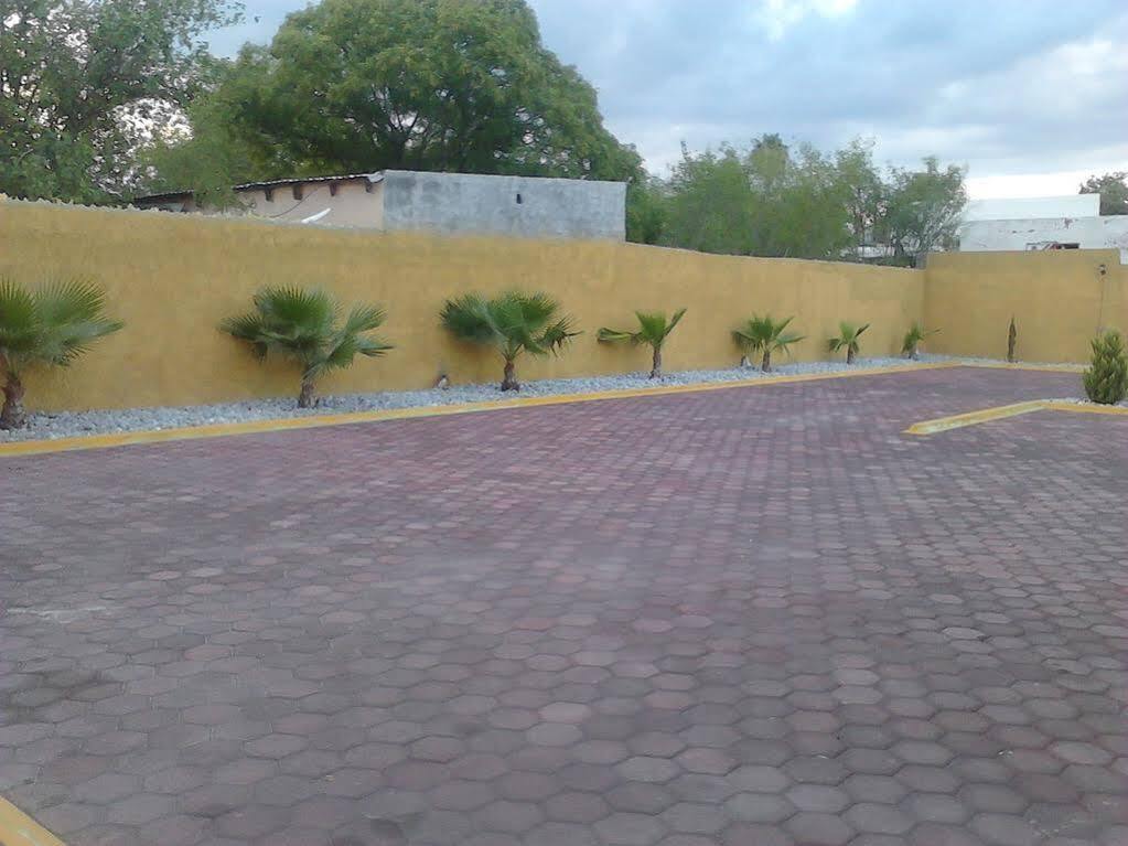 Monte Salerno Hotel & Suites Montemorelos Exterior foto
